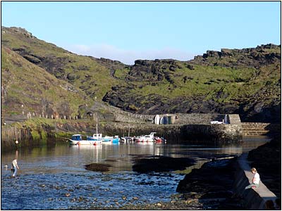 Boscastle - Harbour & boats - 15/08/2004